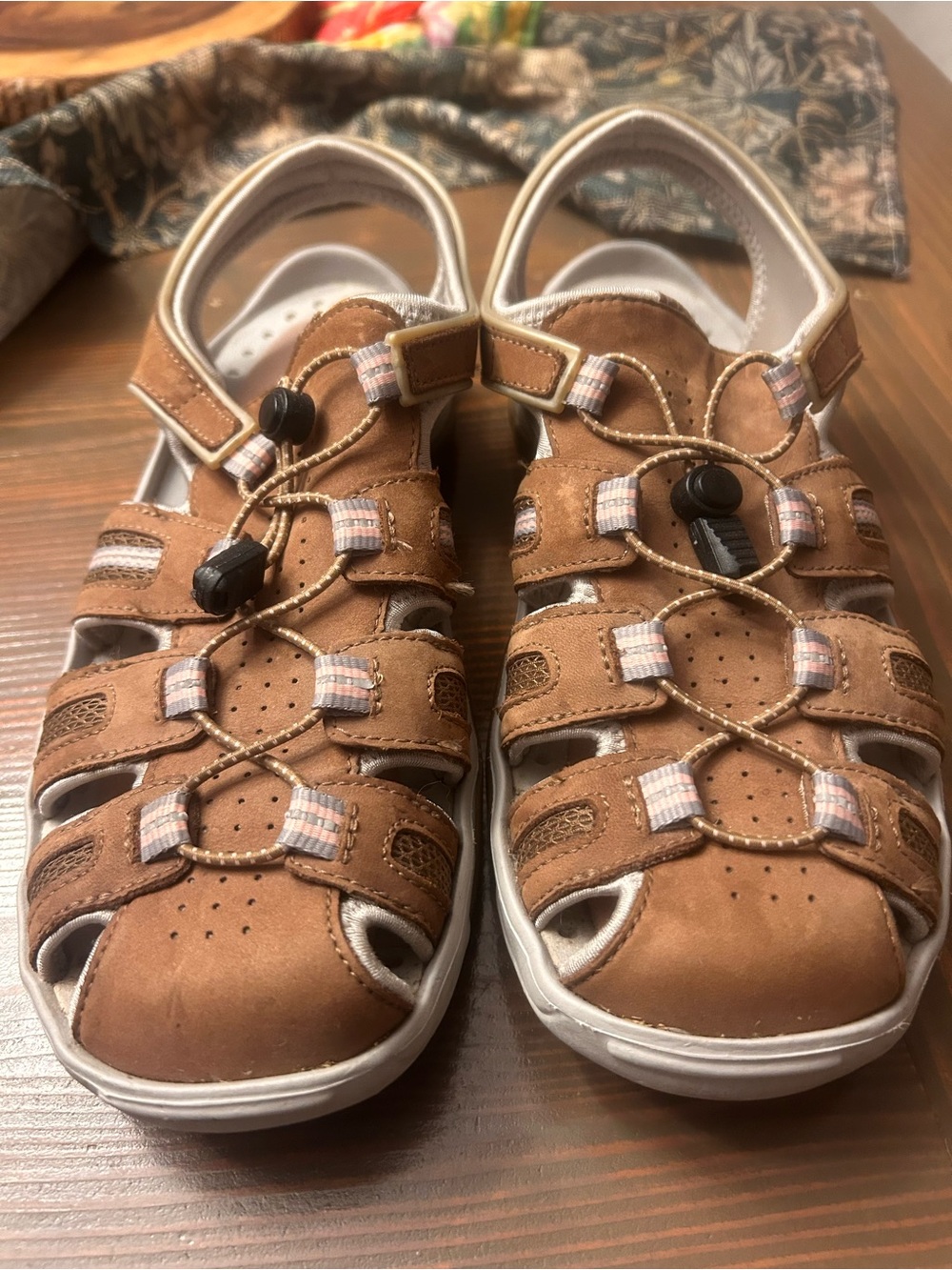 Women’s Tan Closed-Toe Comfort Sandals